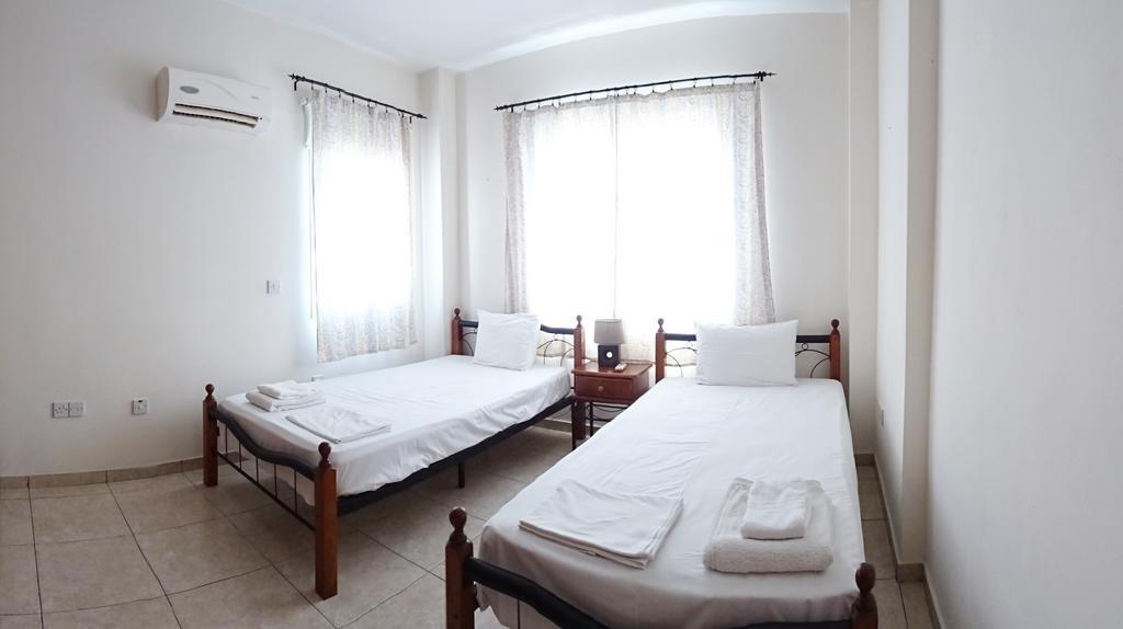 Melpo Court Apartment Geroskipou Exterior photo