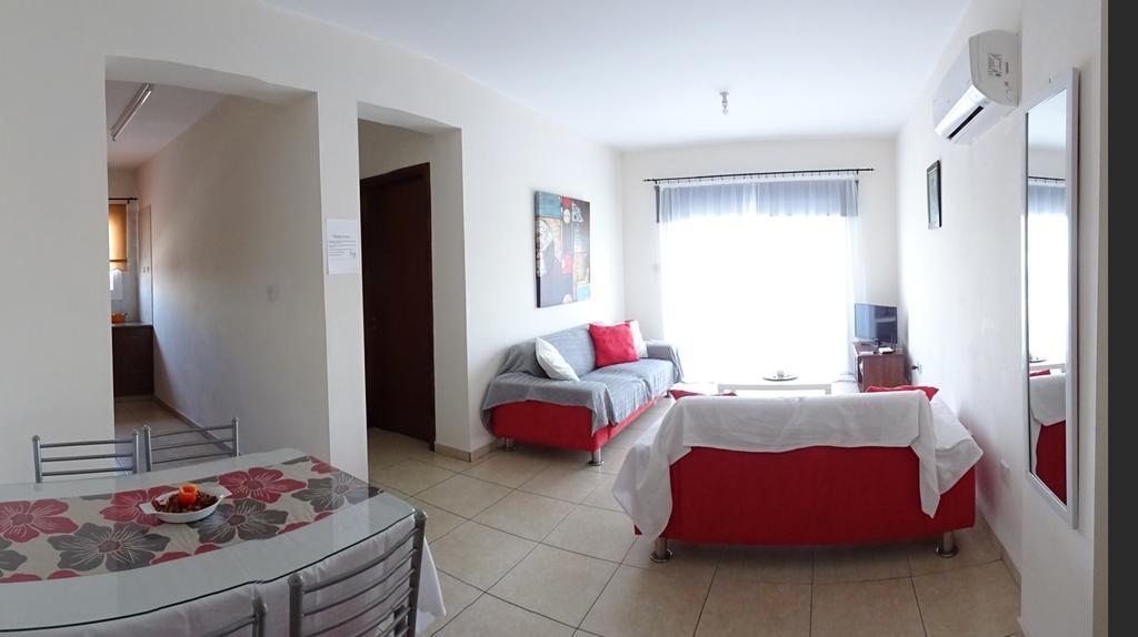 Melpo Court Apartment Geroskipou Exterior photo
